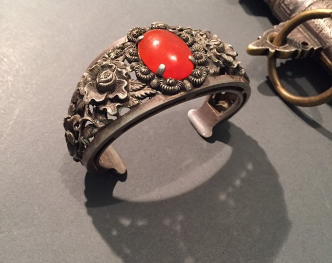 Vintage Tibetan Silver Bracelet: Floral Carnelian Stone Cuff