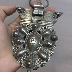 Antique berber silver fibule,Antique Berber jewelry,antique berber pendant,Moroccan jewelry,Berber Jewellery,antique berber pendant,Fibule