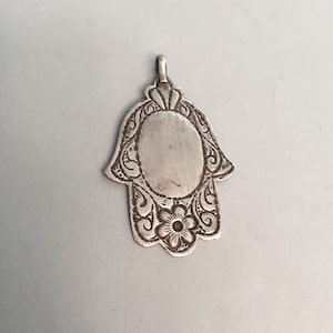 Vintage Berber Silver khamsa,Silver khamsa,hand of Miriam Amulet,Berber amulet,Moroccan silver,ethnic jewelry