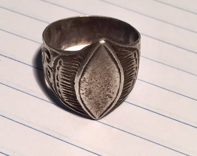 Antique Berber Silver Ring: Moroccan Ethnic Jewelry