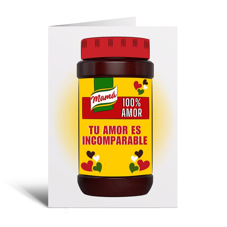 May include: A red and yellow jar with the words "Mam&aacute; 100% AMOR" and "TU AMOR ES INCOMPARABLE" on it. The jar is filled with a dark brown liquid and has a red lid. There are small hearts around the jar.