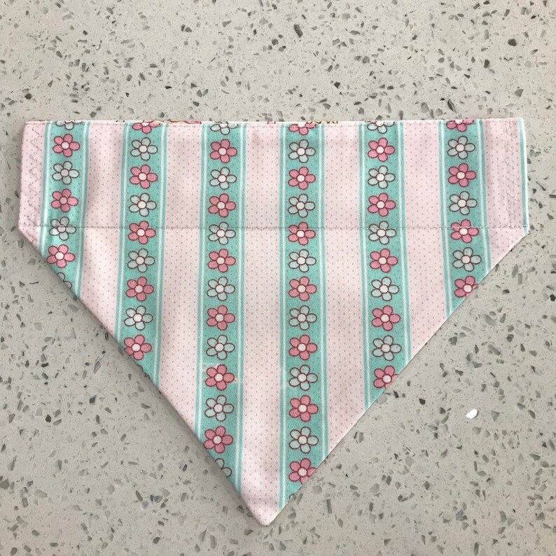 Sweets /& Treats reversible vintage cupcakes and flowers 100/% cotton pet bandana