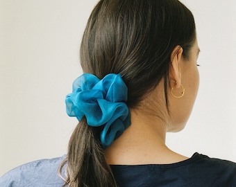 Chouchou en soie indigo, chouchou surdimensionné bleu, élastique pour cheveux XXL fait main