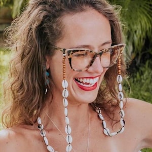Sunglass Chain, Sea Shell Eyeglass Chain, Laces for sunglasses, Eye Glass Holder, Seashell Jewelery,