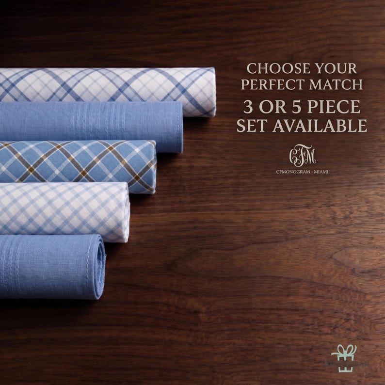 Puede incluir: Pa&ntilde;uelos enrollados con dise&ntilde;os azules y blancos dispuestos sobre una superficie de madera. Los pa&ntilde;uelos presentan varios dise&ntilde;os de cuadros en tonos azules y blancos. El texto a la derecha dice "CHOOSE YOUR PERFECT MATCH 3 OR 5 PIECE SET AVAILABLE".