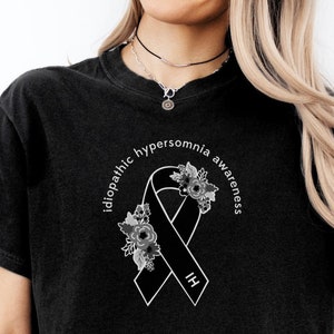 Camiseta de conscientização sobre hipersonia idiopática, camiseta de hipersonia idiopática, camiseta com fita de conscientização sobre IH, camiseta de suporte sobre IH, camiseta com cores confortáveis