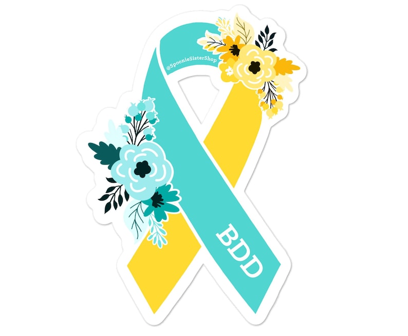 Pu&ograve; includere: Un nastro di consapevolezza turchese e giallo con accenti floreali e il testo "BDD".