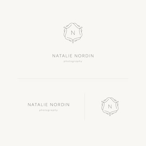 Marchio semi-personalizzato. Loghi femminili. Branding pulito e senza tempo. Loghi chic per creativi, moda e bellezza. Marchio premium di Senti – Natalie