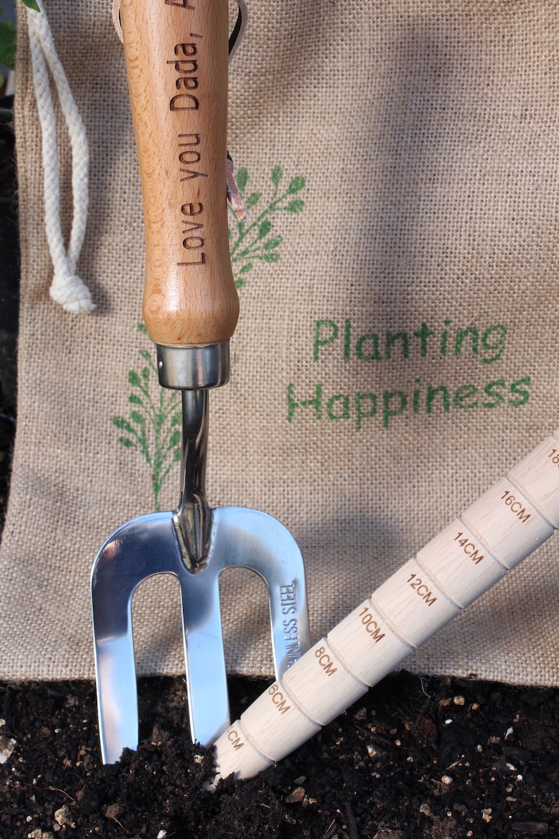 Personalised Garden Tools, Engraved Gardening Gift Set Trowel Fork Dibber Set Mother's Day, Allotment Gifts Retirement Present image 9