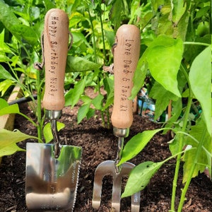 Personalised Garden Tools, Engraved Gardening Gift Set Trowel Fork Dibber Set Mother's Day, Allotment Gifts Retirement Present image 2