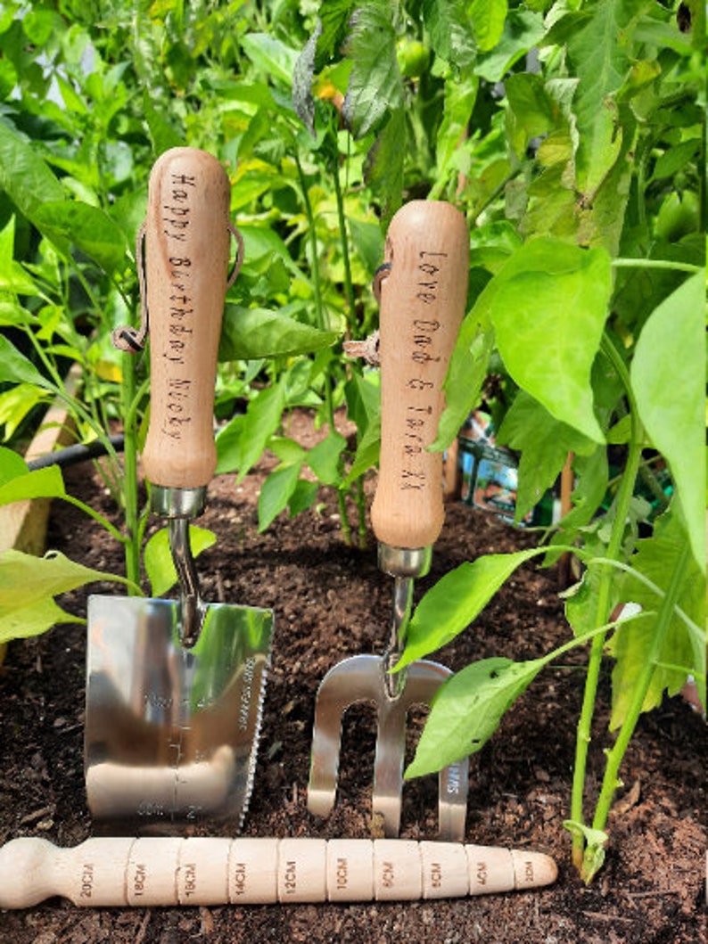 Personalised Garden Tools, Engraved Gardening Gift Set Trowel Fork Dibber Set Mother's Day, Allotment Gifts Retirement Present image 2