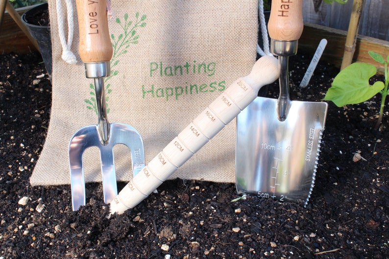Personalised Garden Tools, Engraved Gardening Gift Set Trowel Fork Dibber Set Mother's Day, Allotment Gifts Retirement Present image 6