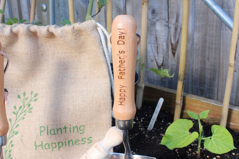 Personalised Garden Tools, Engraved Gardening Gift Set Trowel Fork Dibber Set Mother's Day, Allotment Gifts Retirement Present image 5