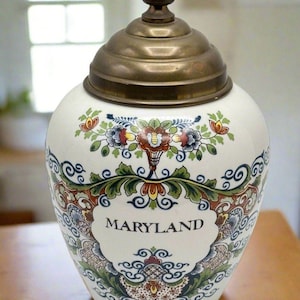 Delft polychrome ポット Dutch Delft Polychrome Jar 18th Century Hand Painted at De