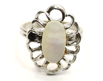 Distinctive Mother of Pearl Silver Tone Estate Ring Size 6 1/2 (adjustable)  Good Condition