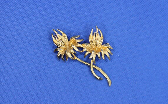 Uniquefloral Design Gold Plated Brooch Etsy Canada