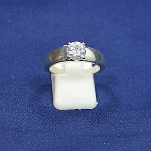 Stunning Solitaire Round CZ Sterling Silver Ring Size 8