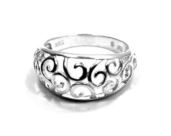 Eye Catching Filigree  Sterling Silver Ring Size 8