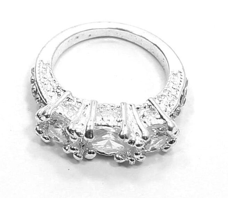 Eye Catching Silver Tone Ring with CZ Gemstones Size 6