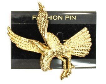 Neat and Interesting &quot;Gold Tone&quot; Eagle Brooch