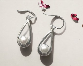Pearl earrings, fresh water pearl earrings, dangly pearly earrings, handmade pearl earrings, bridal jewelry, bride to be, pearl jewelry