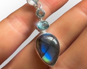 Blue topaz and labradorite pendant, gemstones, gemstone necklace, gemstone jewelry, topaz, labradorite, handmade, gift for jewelry lovers