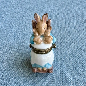 Beatrix Potter- Mom and Babies Figurine