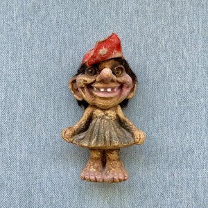 Ny Form Troll- Happy Girl Troll from Norway