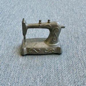 Miniature Metal Sewing Machine Figurine