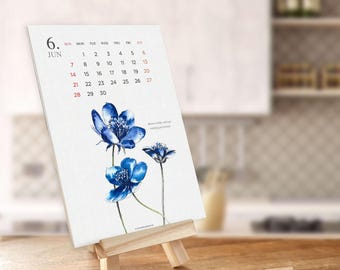 2026 Botanical Desk Calendar – 5x7 Watercolor Flowers & Florals with Wooden Easel | Holiday Christmas Stocking Stuffer New Year Gift for Her