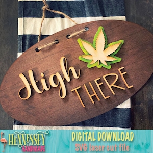 High There Marihuana Pot Leaf Voordeur Welkomstbord, SVG Laser Cut File, Glowforge, Omtech Polar, Xtool, Stoner, Pot Head