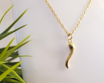 Cornicello, Lucky Italian Horn, Good Luck Charm, on Gold Stainless Steel Cable Chain