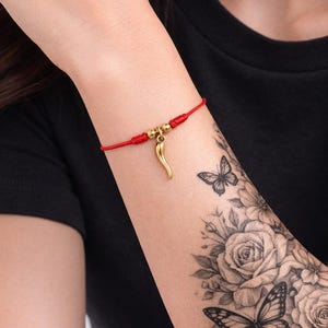 Italian Gold Cornicello Protection Bracelet – Minimalist Red Cord Luck Charm