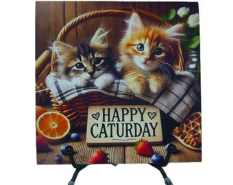 Adorable carte de voeux pour amoureux des chats, 5 x 5 po, chatons dans un panier avec sentiment « Happy Caturday », intérieur vierge, oeuvre d'art toutes occasions