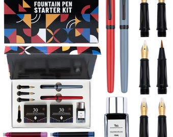 Peut inclure: Un coffret de démarrage de stylo plume avec une boîte ornée de motifs géométriques et le texte « FOUNTAIN PEN STARTER KIT ». Le kit comprend des stylos rouges et gris, des cartouches d'encre, un flacon d'encre noire et des plumes.
