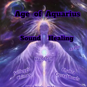 Könnte beinhalten: Ein violettes und blaues Bild mit einer weiblichen Figur in der Mitte. Das Bild trägt den Text "Age of Aquarius Sound Healing" oben. Der Text "432hz" befindet sich in der oberen rechten Ecke. Der Text "Handpan" befindet sich in der Mitte des Bildes. Der Text "Solfeggio Chimes" befindet sich in der unteren linken Ecke. Der Text "Chakra Crystal Bowls" befindet sich in der unteren rechten Ecke. Der Text "DNA Repair 528 hz" befindet sich in der unteren Mitte des Bildes.