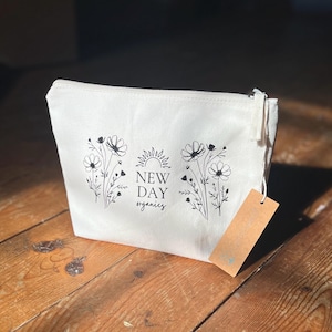 Cosmetic bag | gift bag | organic cotton | fair trade | travel pouch| lNew Day Organics | minimalist