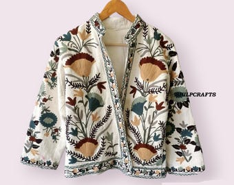 Biały haft Suzani Kwiatowe kurtki Bawełniana kurtka zimowa Boho Płaszcz vintage Boho ślub Odwracalna kurtka kantha dla kobiet patchwork
