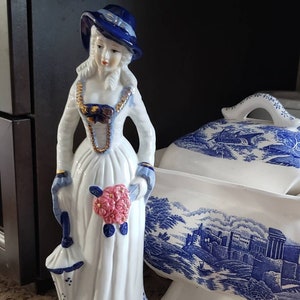 Vintage Victorian Blue-White Porcelaine Figurine, Lady Angela