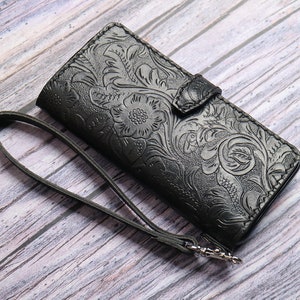 Funda tipo libro con correa de muñeca para iPhone 16e, 16 Pro, 15 Plus, 15 Pro Max, 14 Pro Max/14 Plus, 12 Pro Max, 13 Pro Max, billetera de cuero con relieve, hecha a medida