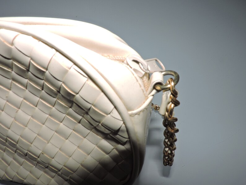 Vintage White Ronora Woven Vinyl Purse with Chain Strap