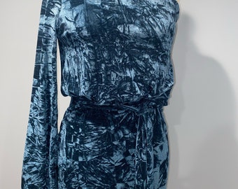 One sleeve crushed velvet midi dress