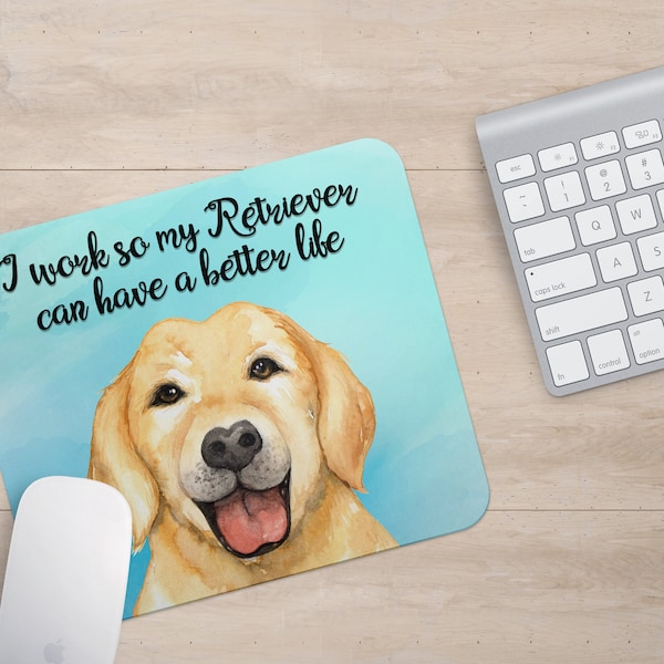 Il Golden Retriever conosce il suo nuovo amico, un pupazzo di neve (video