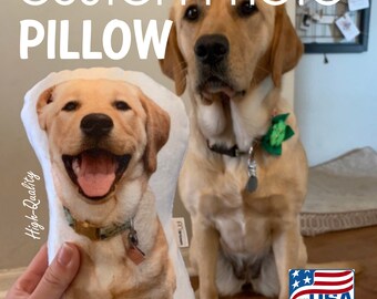 Può includere: Un cuscino fotografico personalizzato con un golden retriever sorridente. Il cuscino è realizzato in tessuto morbido e peluche ed è perfetto per aggiungere un tocco personale a qualsiasi stanza. Il cuscino è realizzato negli Stati Uniti ed è disponibile in una varietà di dimensioni.