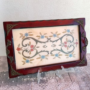 Vintage dienblad met borduursel
