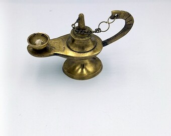 Vintage Brass Aladdin Oil Lamp: Miniature Genie Decor
