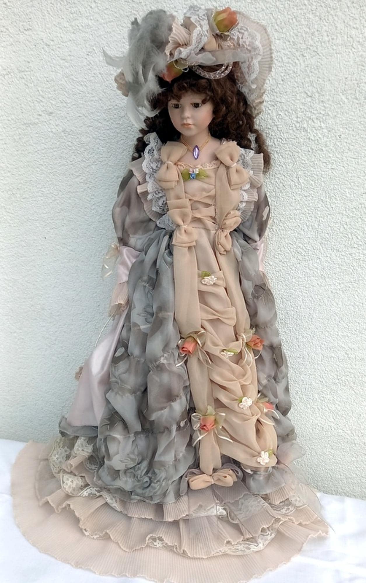 Belle et grande poupée ancienne porcelaine 72 cm
