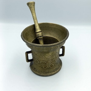 Vintage pestle and mortar bronze, Antique Dutch pestle and mortar based on a 16th century style/anno 1590