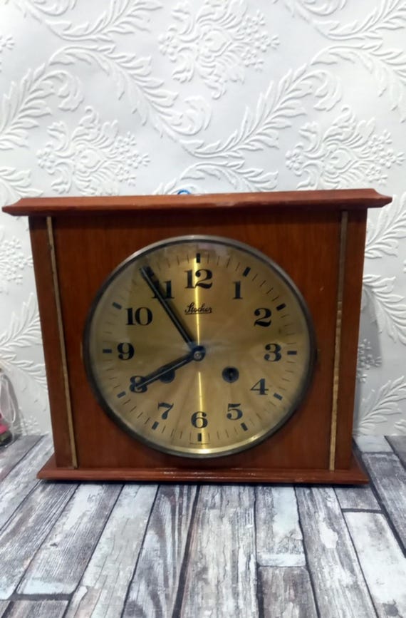 Orologio da parete vintage in pietra, meccanico in legno con