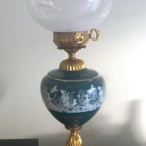 Vintage table lamp with lampglass, Vintage brass table lamp